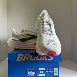 New In Box Women’s Brooks Glycerin Max